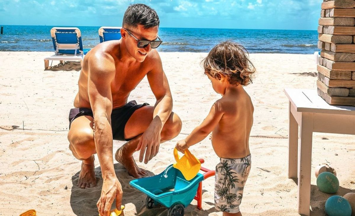 father and child on the beaches of Belize