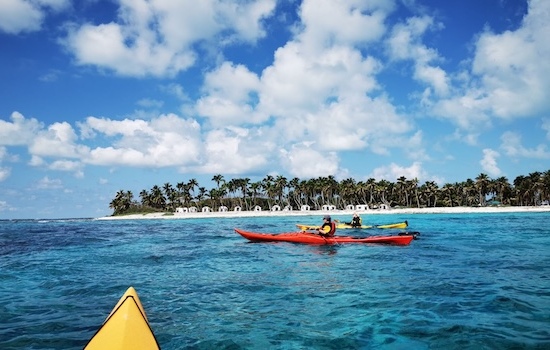 Lighthouse Getaway - Kayaks on reef